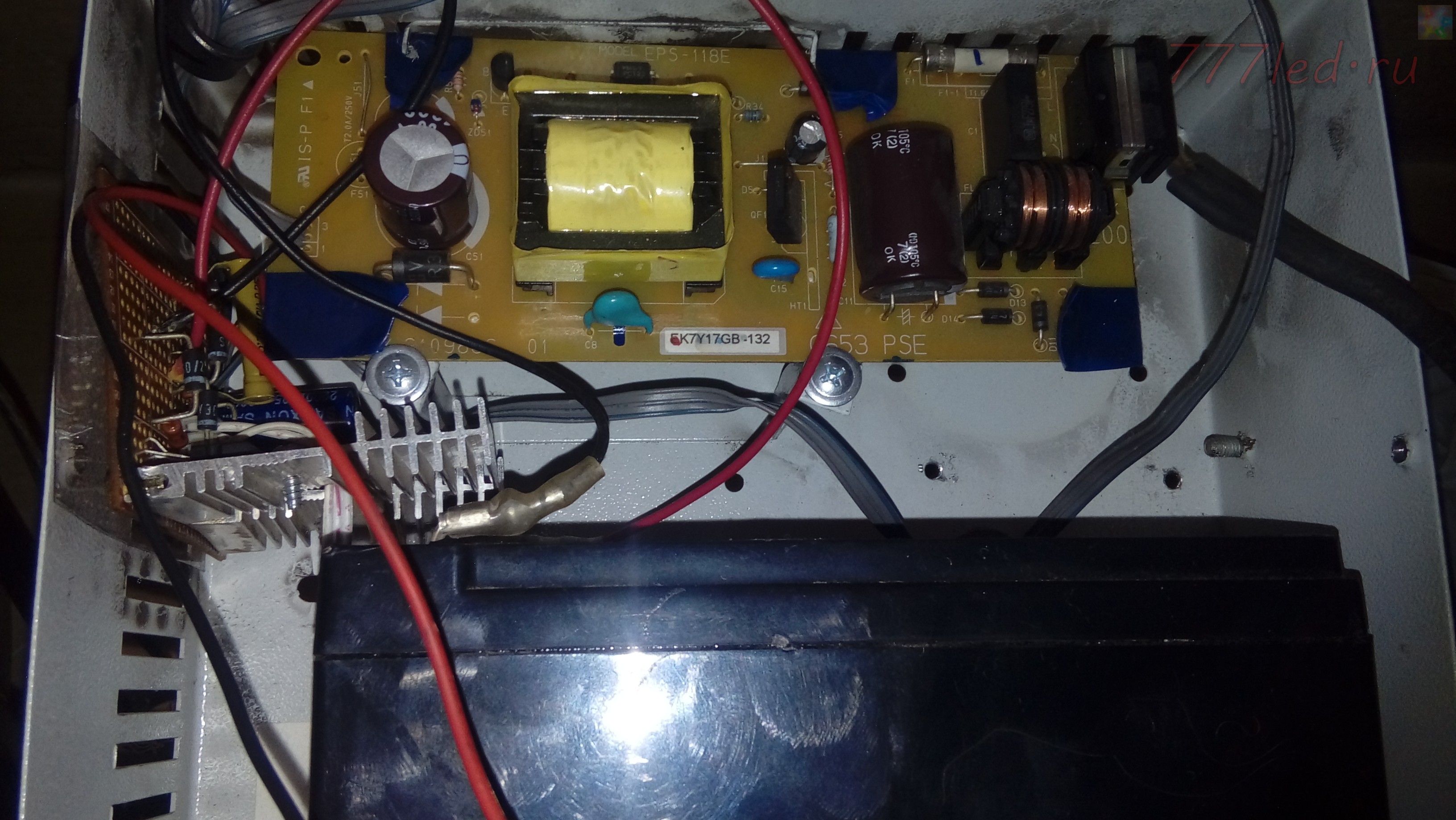 Блок бесперебойного питания 12В 2А.