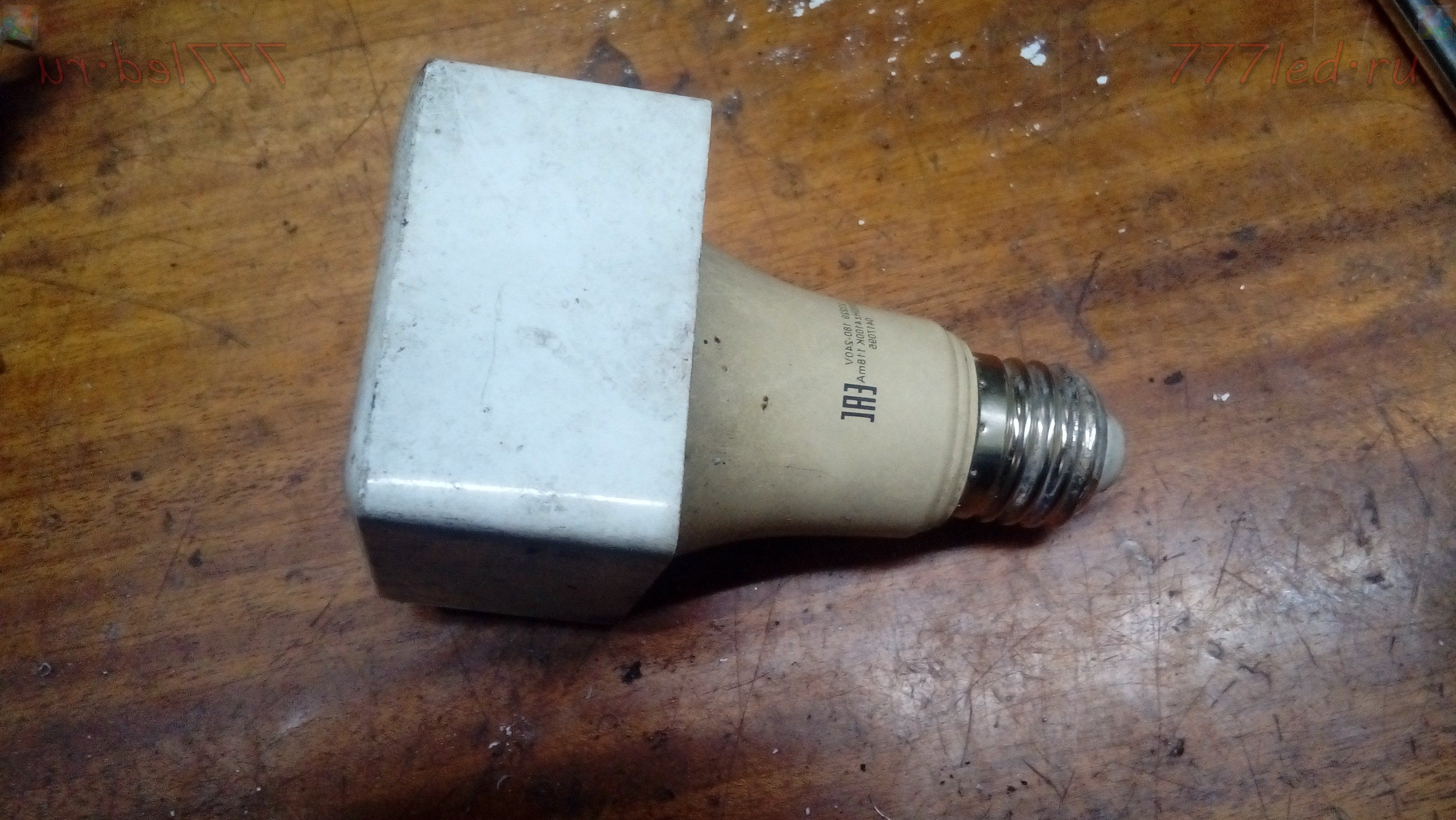 Переходник лампа розетка.